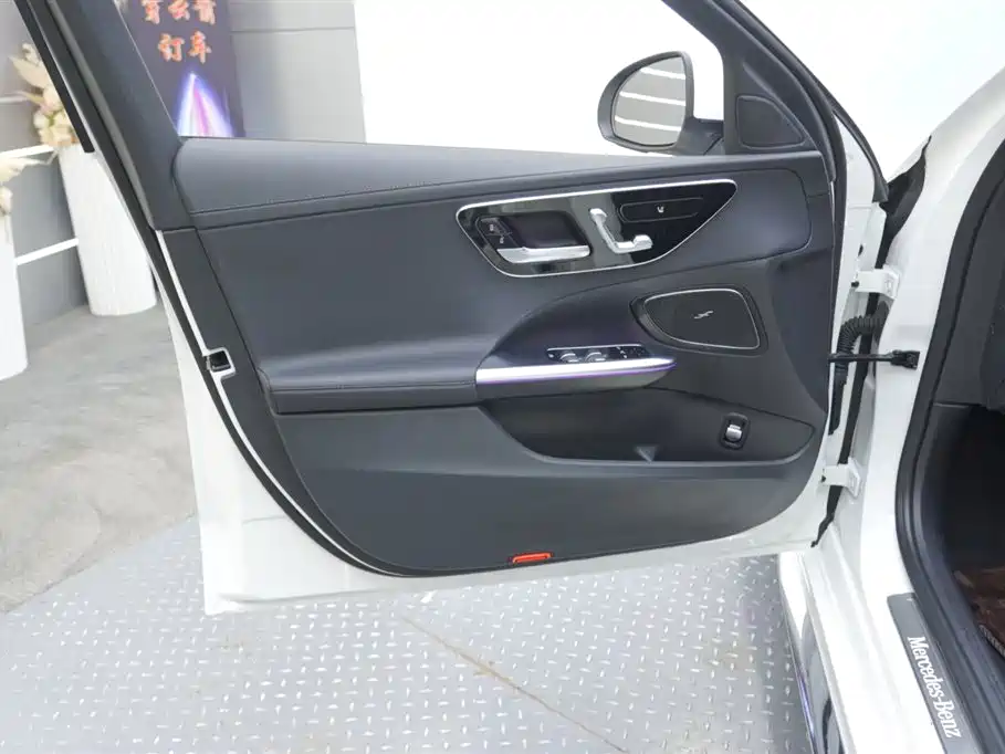 Mercedes-Benz C-Class 2023 — фото 13