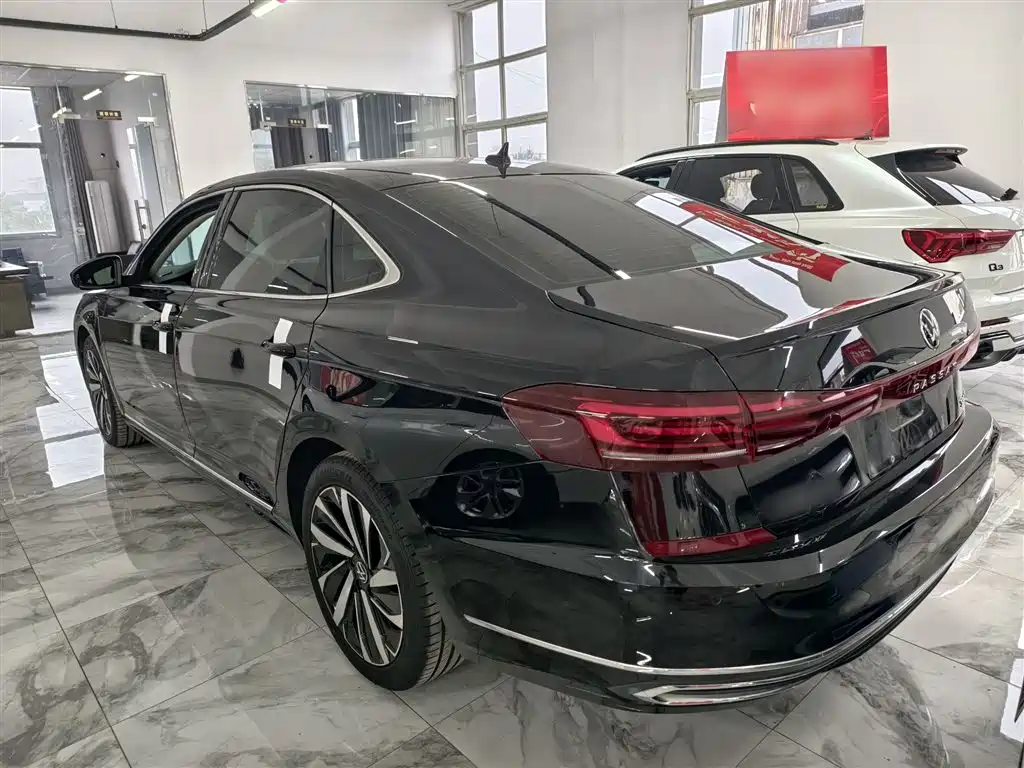 Volkswagen Passat 2023 — фото 12