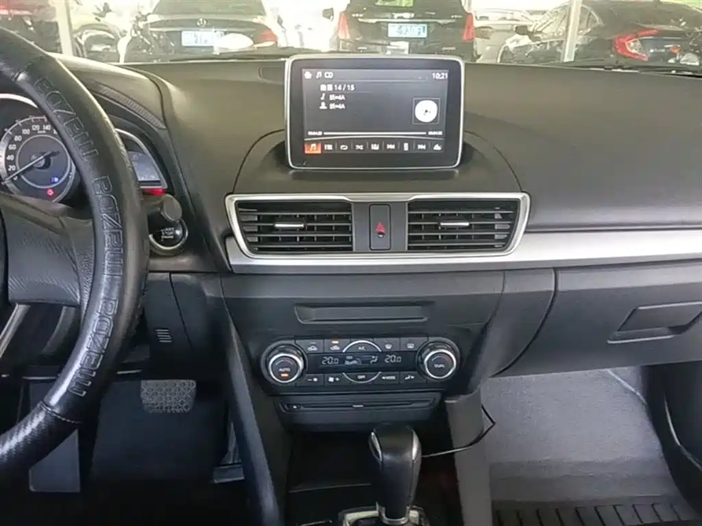 Mazda 3 Axela 2016 — фото 13