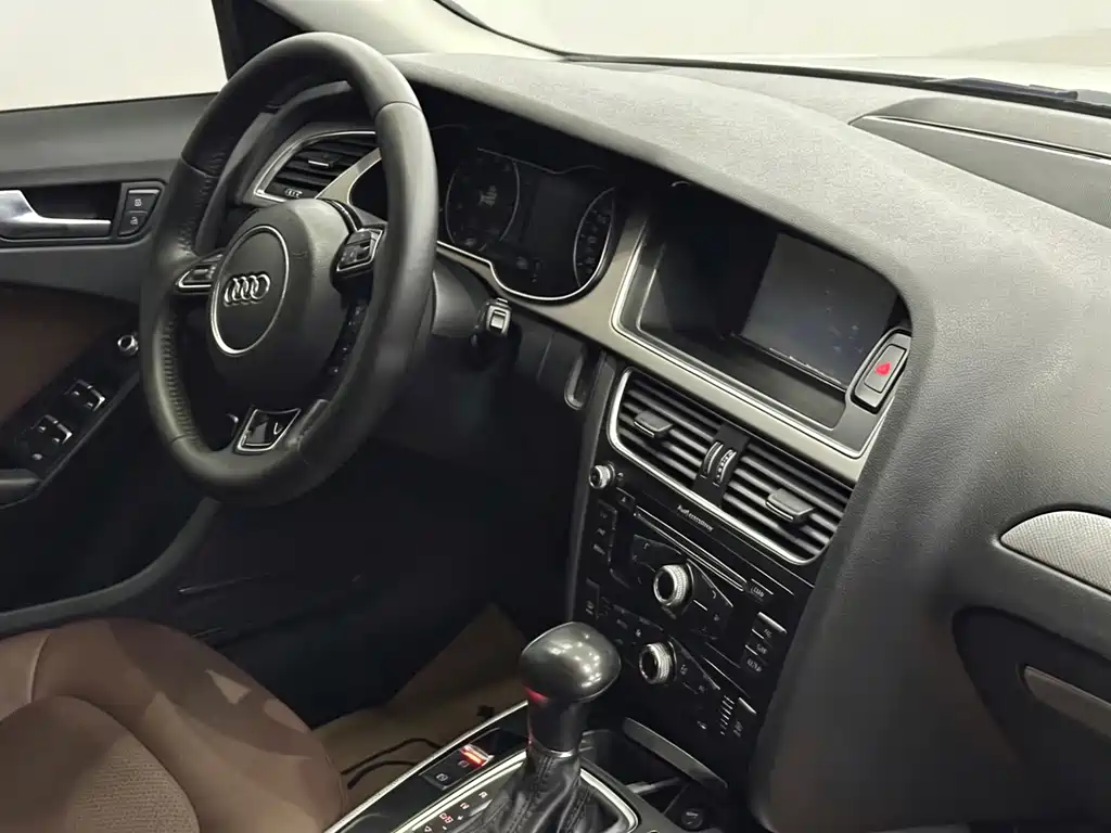 Audi A4L 2014 — фото 9