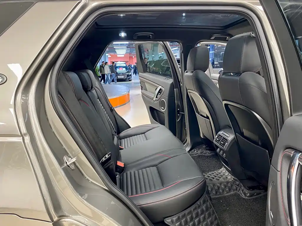 Land Rover Discovery Sport 2023 — фото 15