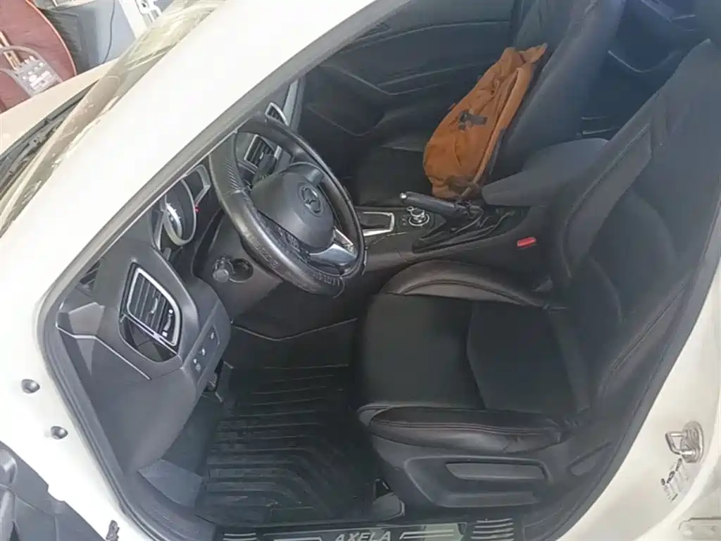 Mazda 3 Axela 2016 — фото 15