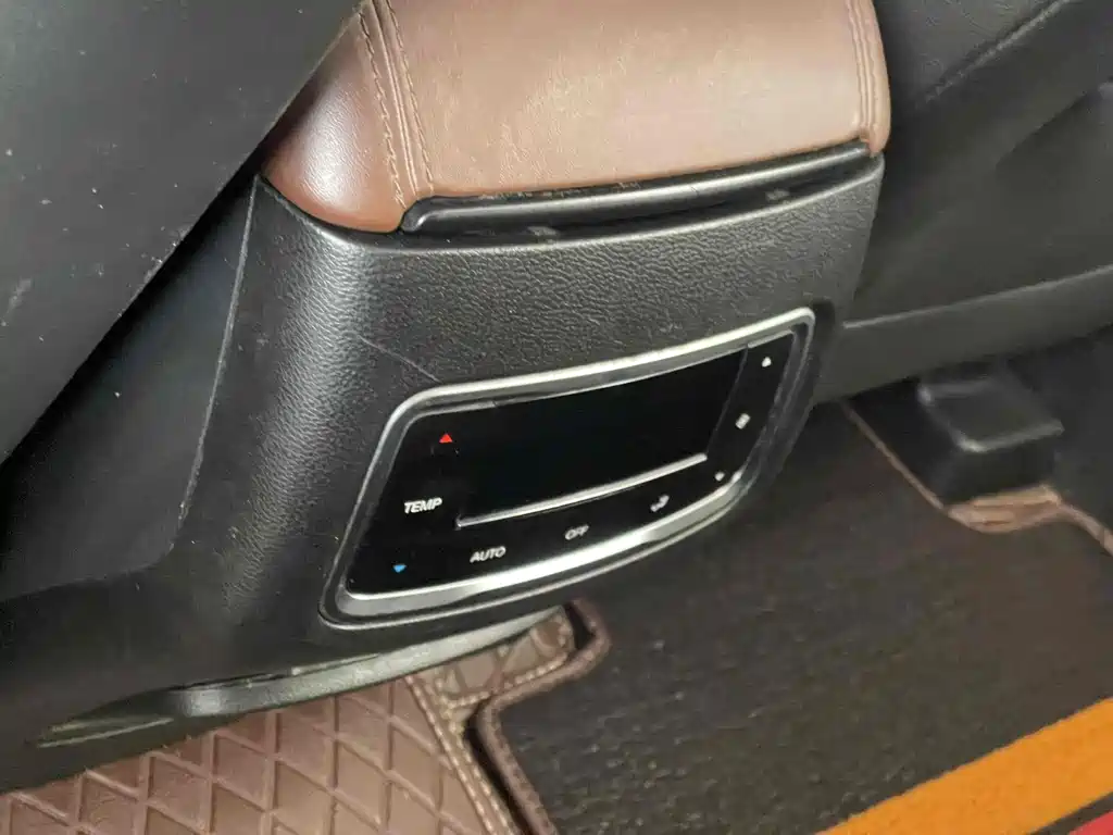GAC Motor Trumpchi GS8 2017 — фото 9