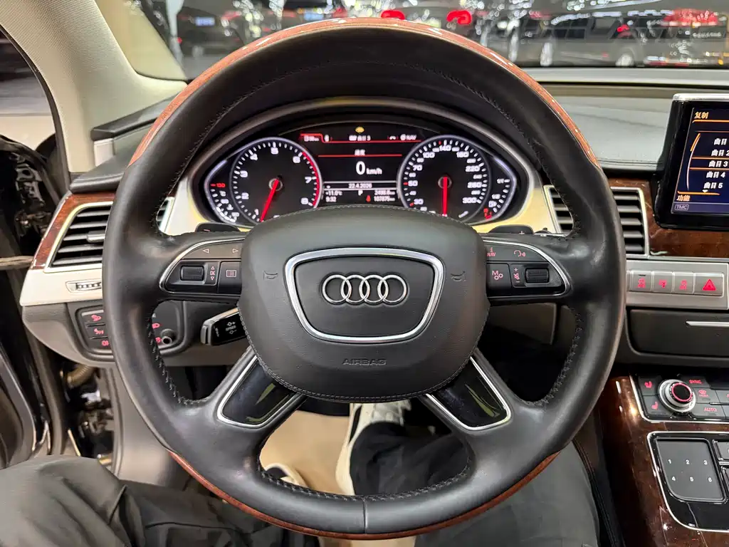Audi A8 2013 — фото 19