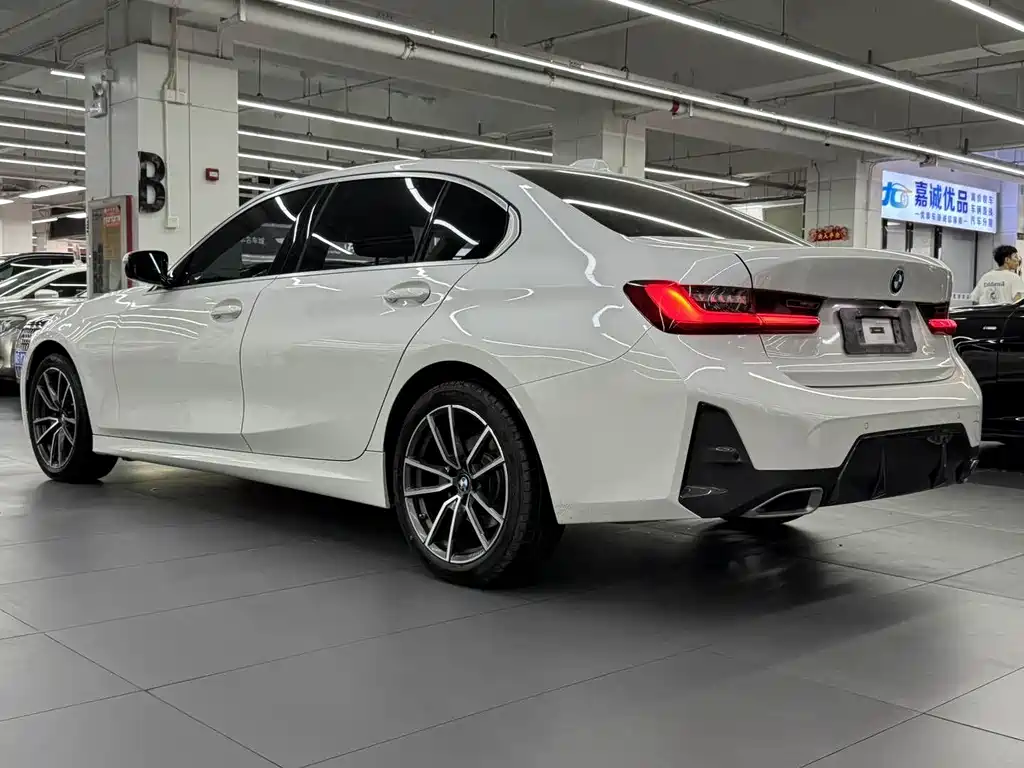 BMW 3 Series 2024 — фото 11