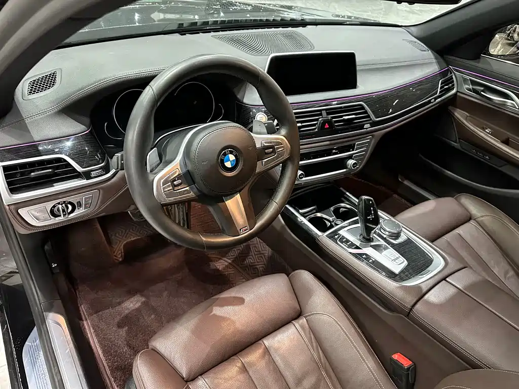 BMW 7 Series 2018 — фото 10