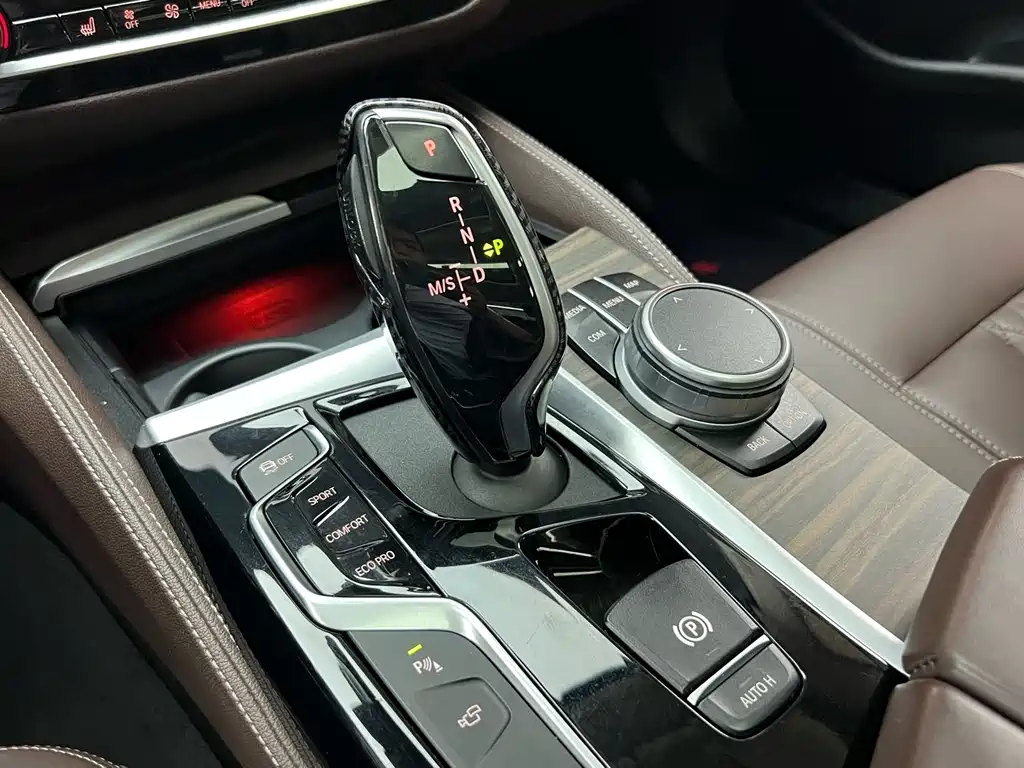 BMW 5 Series 2020 — фото 15