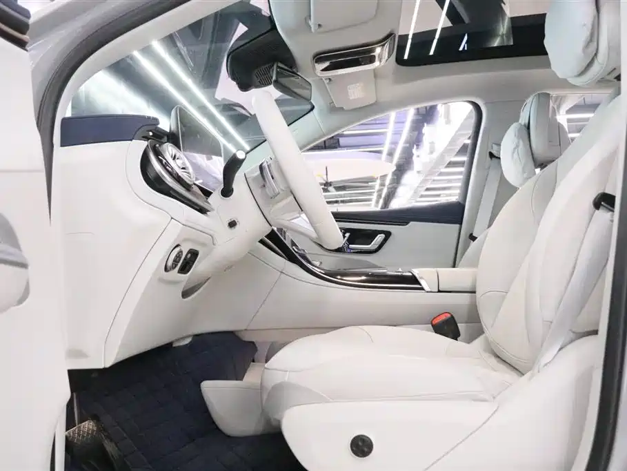 Mercedes-Benz EQE SUV 2024 — фото 16