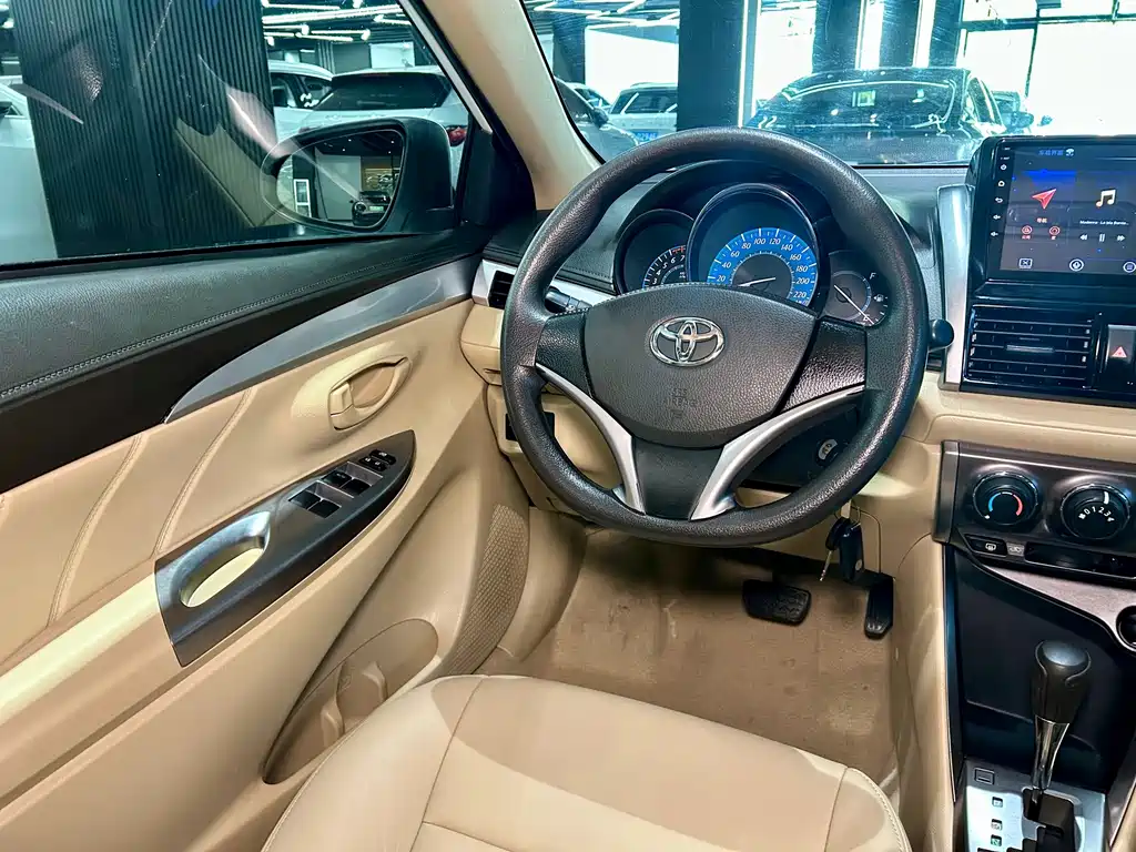 Toyota Yaris L 2014 — фото 21
