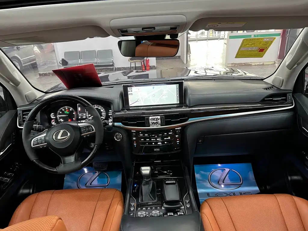 Lexus LX 2017 — фото 8