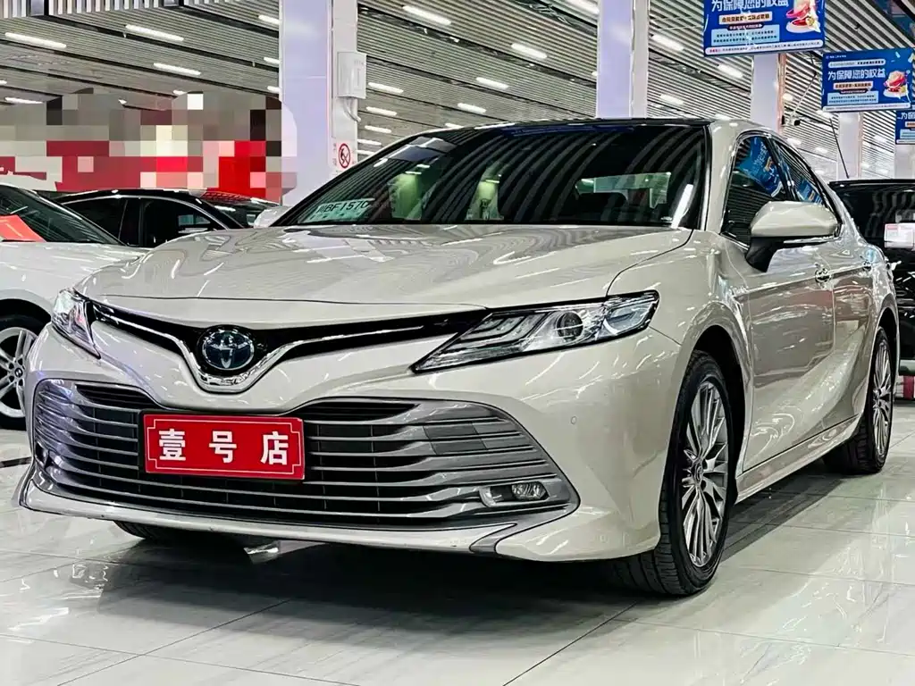 Toyota Camry 2018 — фото 1