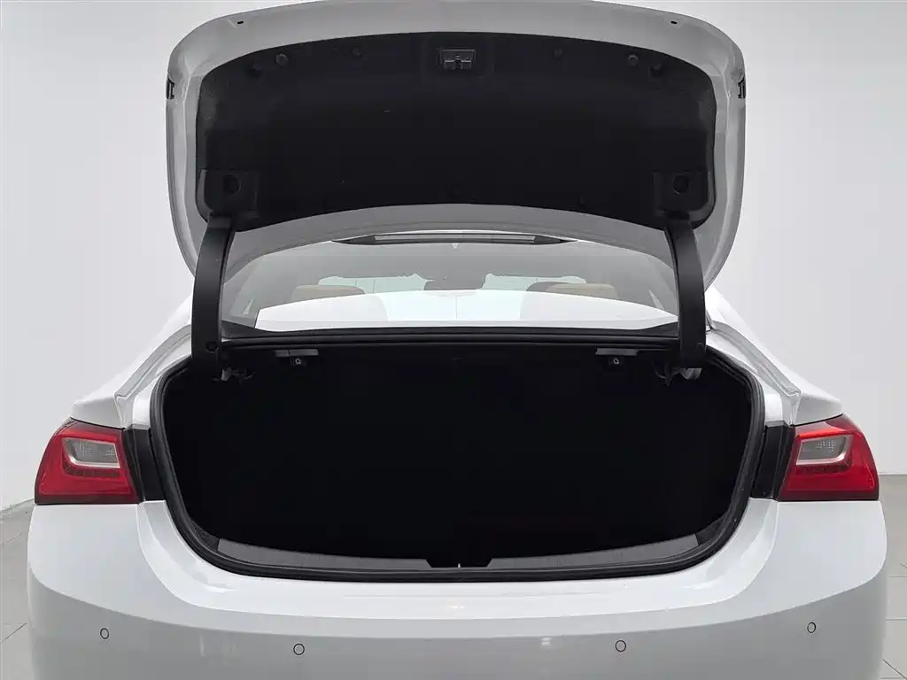 Chevrolet Malibu XL 2017 — фото 16