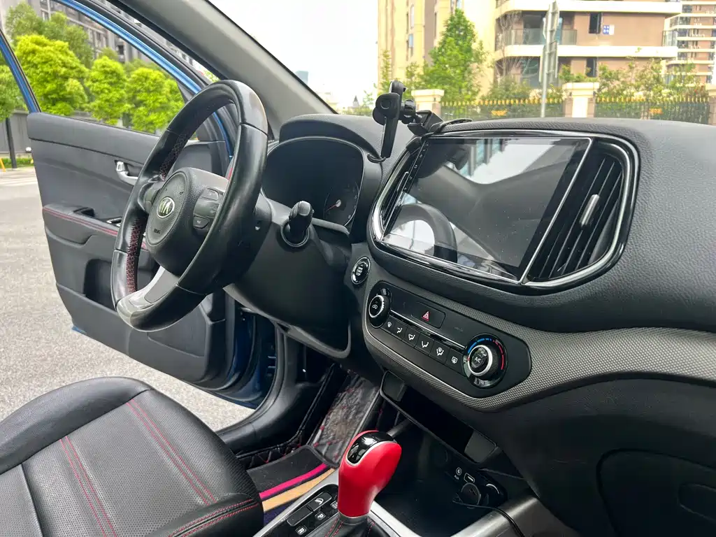 Kia KX3 2017 — фото 12
