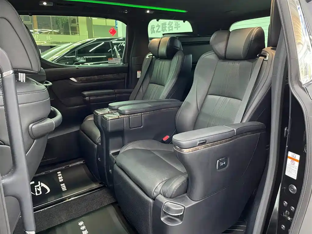Toyota Vellfire 2021 — фото 9
