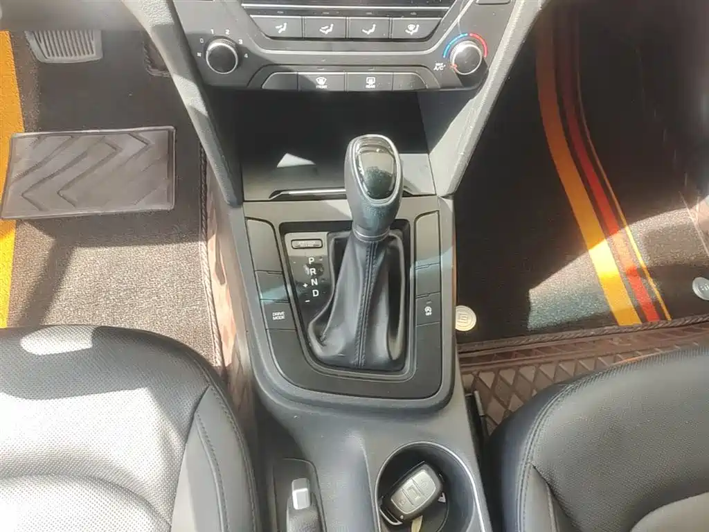Hyundai Elantra 2019 — фото 14
