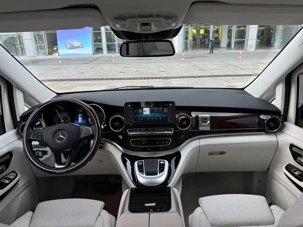 Mercedes-Benz V-Class 2023 — фото 8