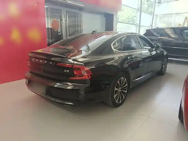 Volvo S90 2023