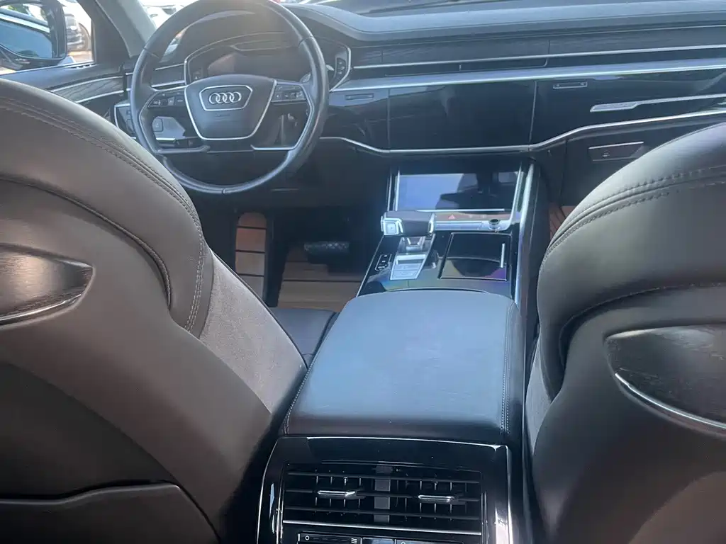 Audi A8 2020 — фото 16