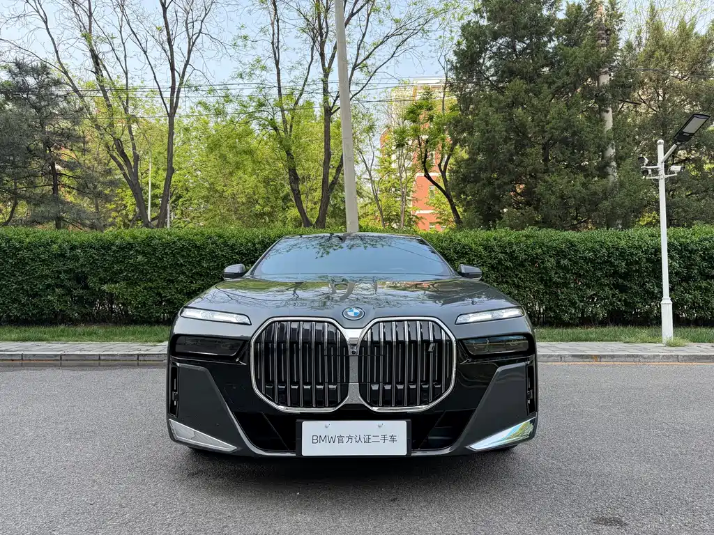 BMW i7 2023 — фото 2