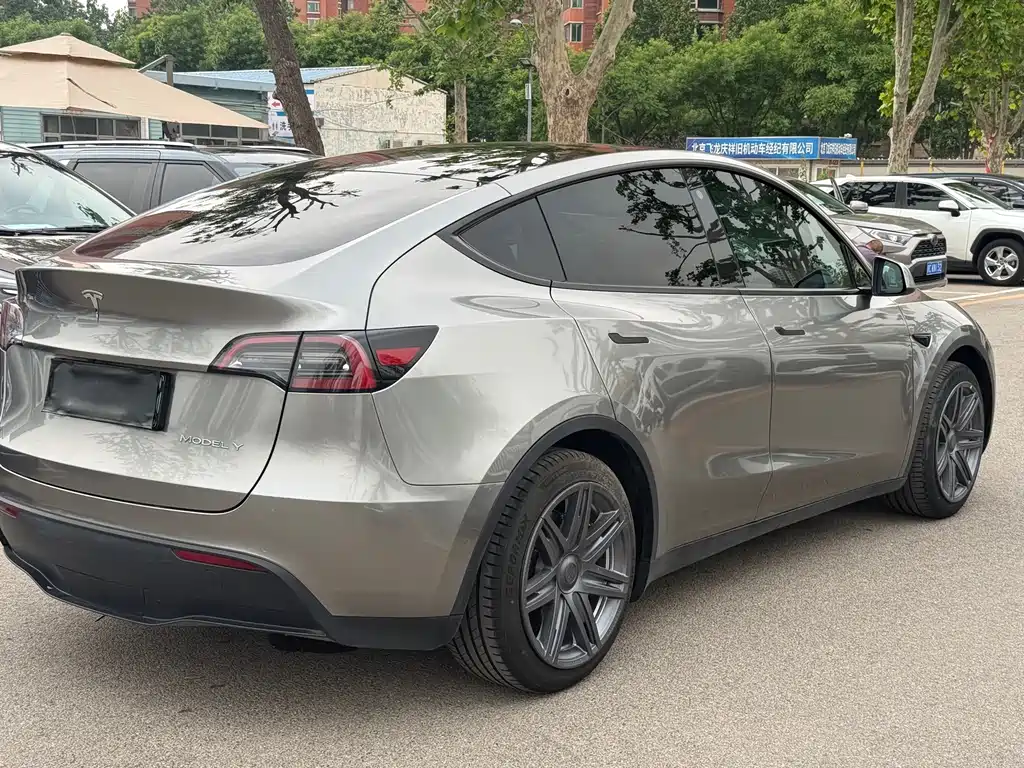 Tesla Model Y 2023 — фото 14