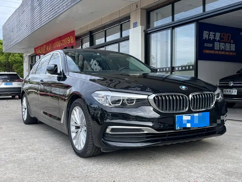 BMW 5 Series 2019 — фото 20