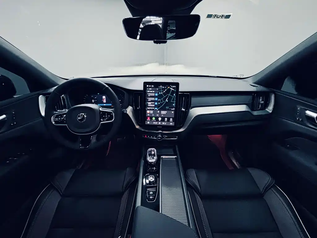 Volvo XC60 2025 — фото 11