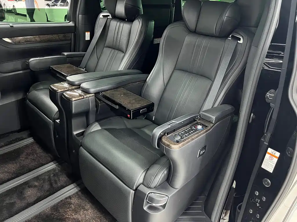 Toyota Alphard 2020 — фото 12