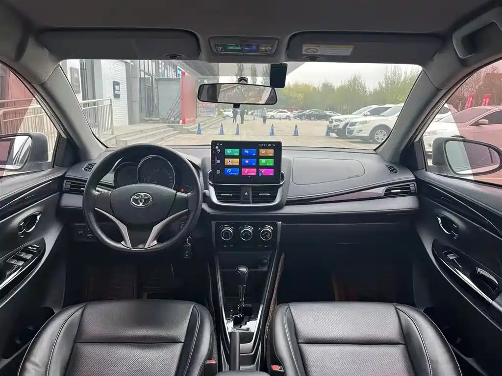 Toyota Yaris L 2021 — фото 10