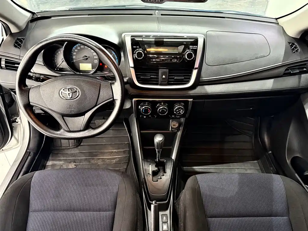 Toyota Yaris L 2017 — фото 14