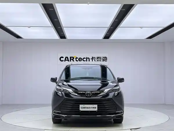 Toyota Sienna 2024