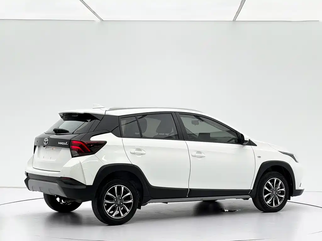 Toyota Yaris L 2023