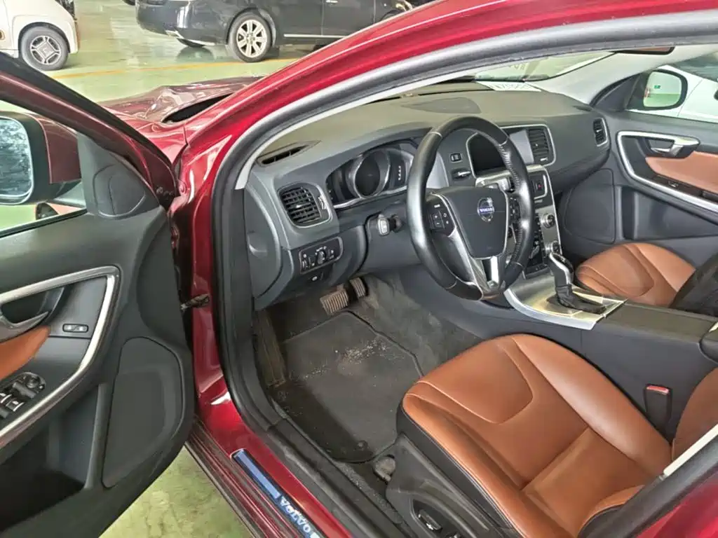 Volvo S60 2015 — фото 16