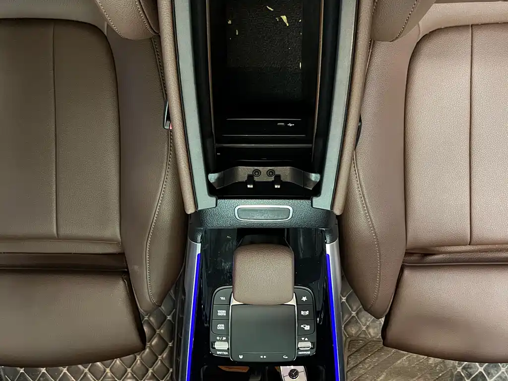 Mercedes-Benz GLB 2023 — фото 17