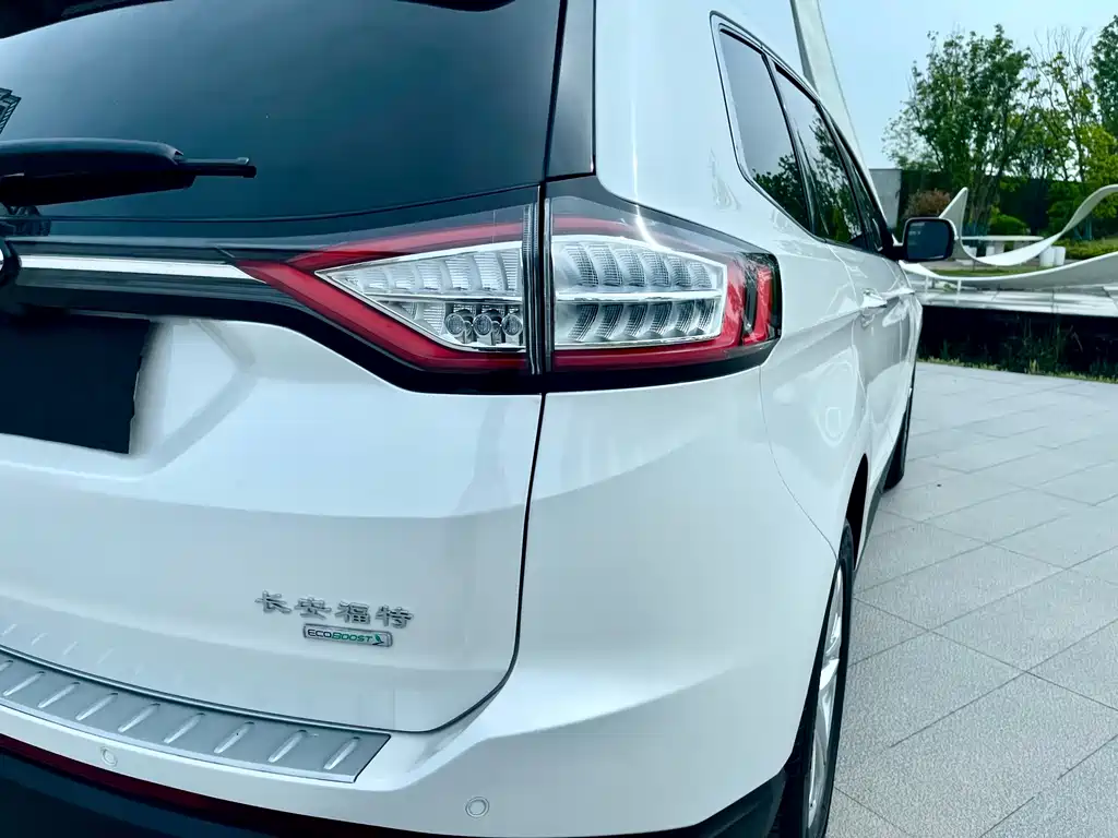 Ford Edge 2018 — фото 22