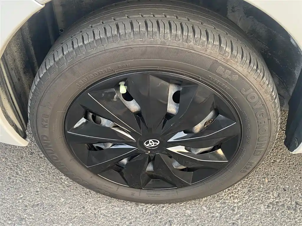 Toyota Yaris 2013 — фото 16