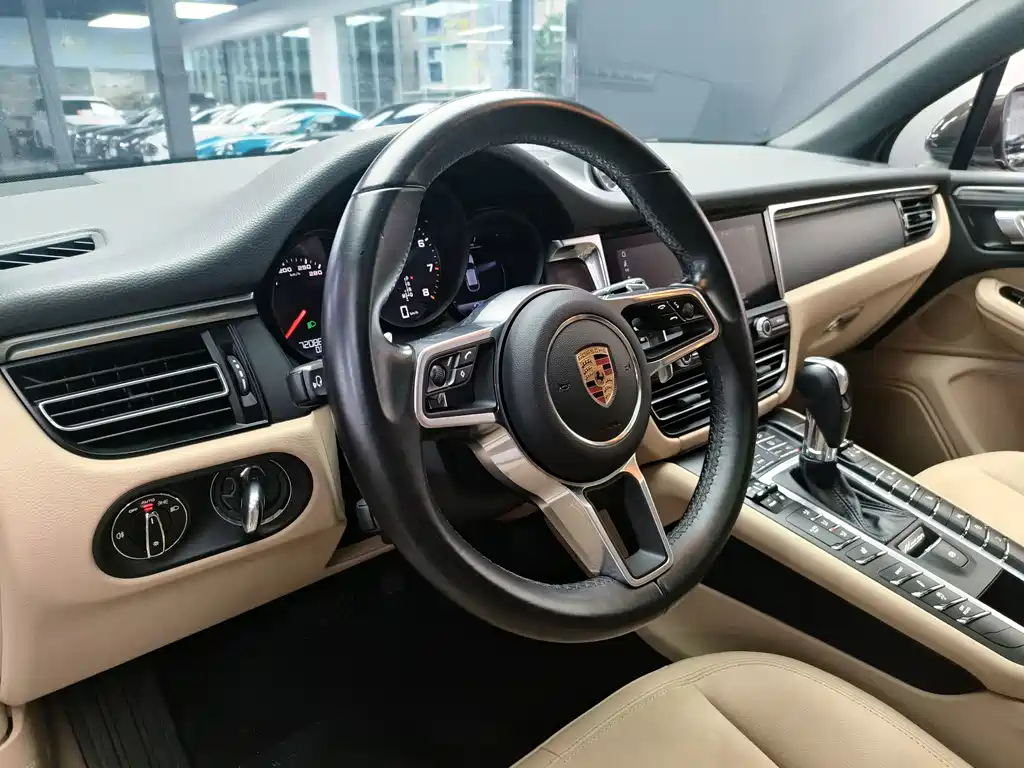 Porsche Macan 2020 — фото 11