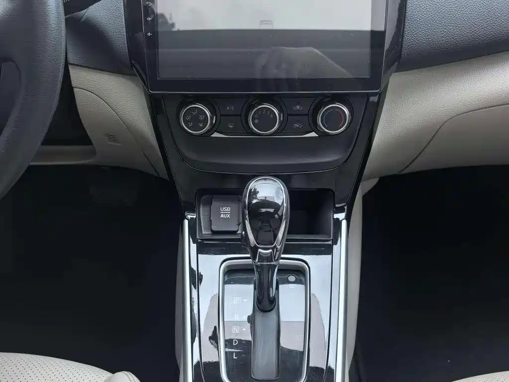 Nissan Sylphy 2017 — фото 11