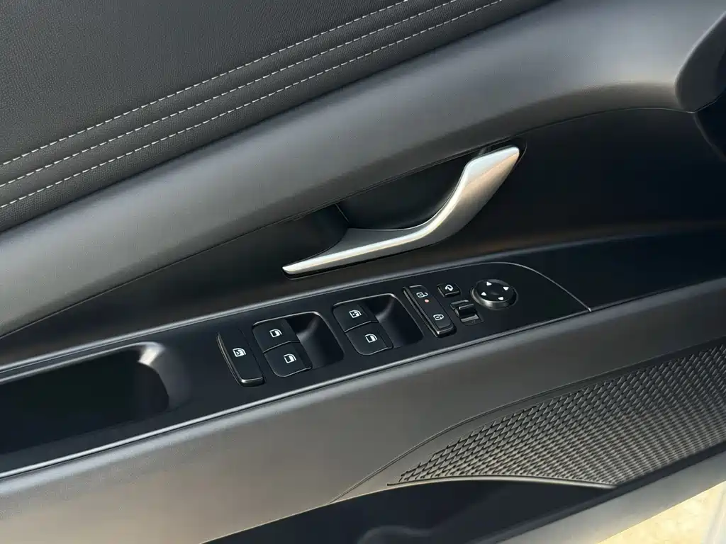 Hyundai Elantra 2023 — фото 21