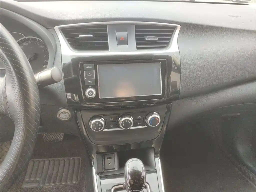 Nissan Sylphy 2018 — фото 13
