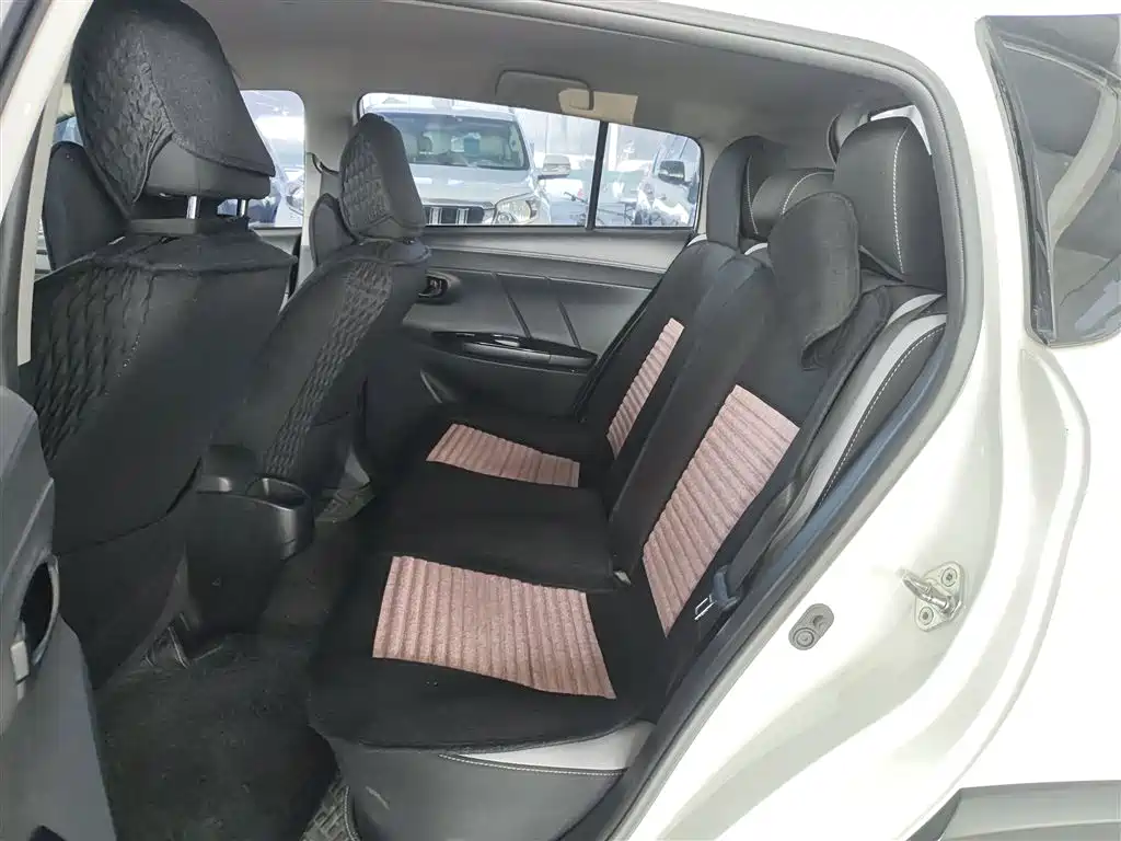 Toyota Yaris L 2021 — фото 13