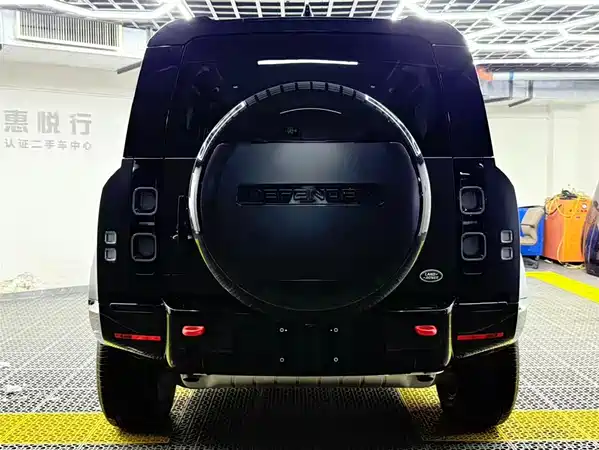 Land Rover Defender 2025