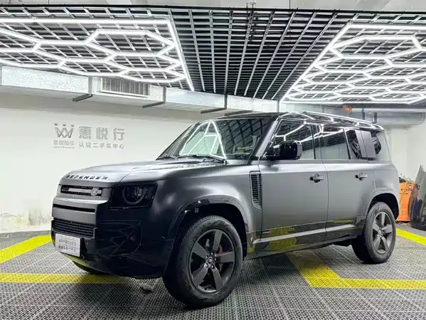 Land Rover Defender 2025