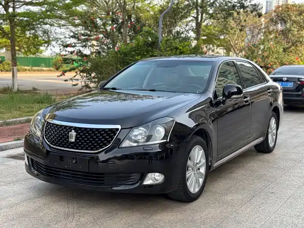 Toyota Crown 2012