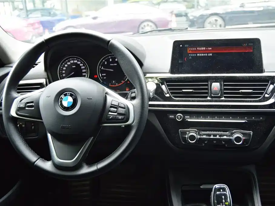 BMW 1 Series 2022 — фото 9