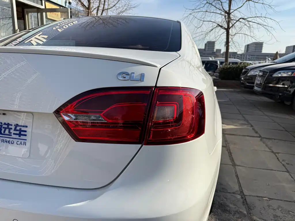 Volkswagen Sagitar 2014