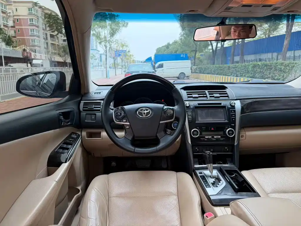 Toyota Camry 2014 — фото 15