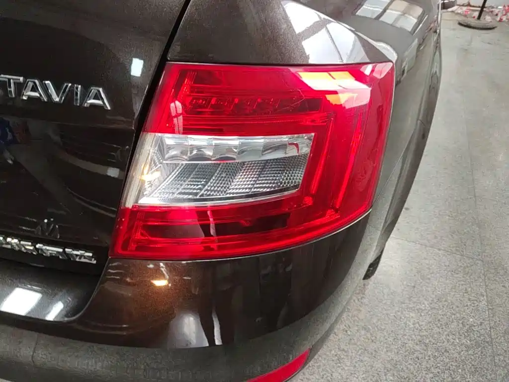 Skoda Octavia 2017 — фото 8