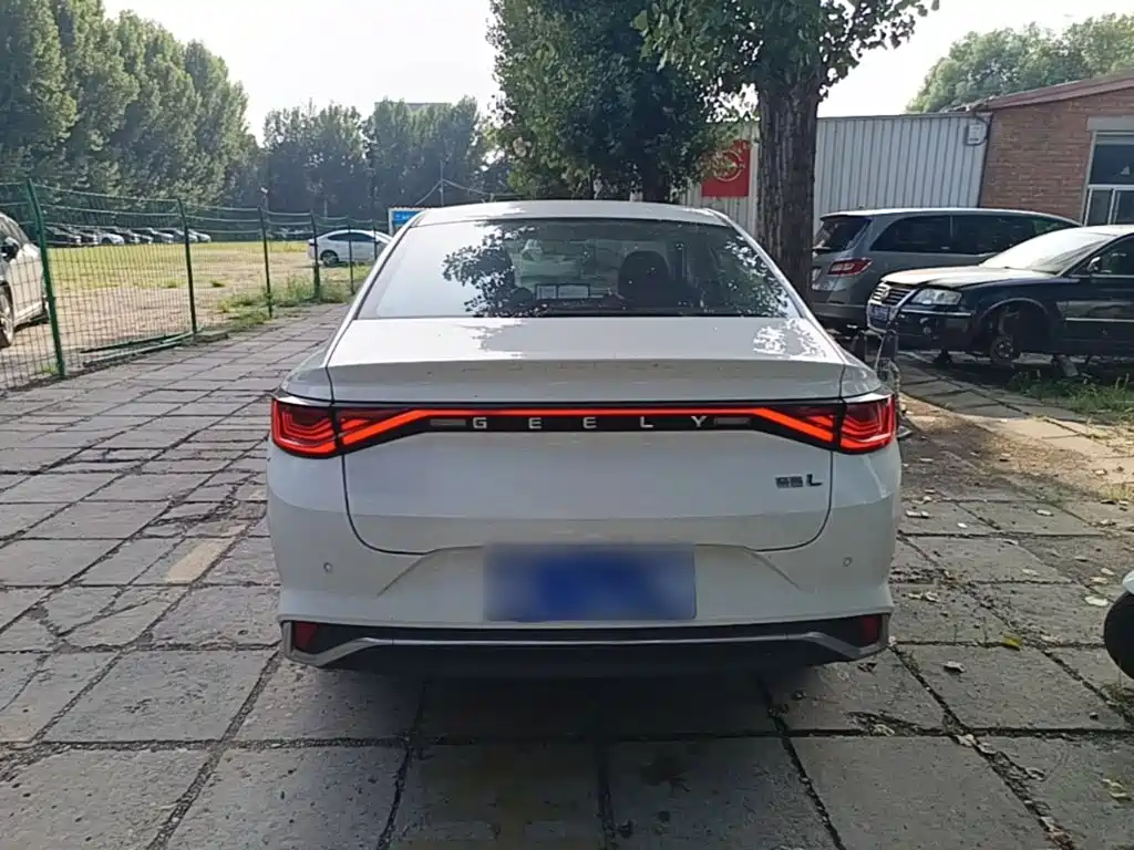 Geely Emgrand L 2022