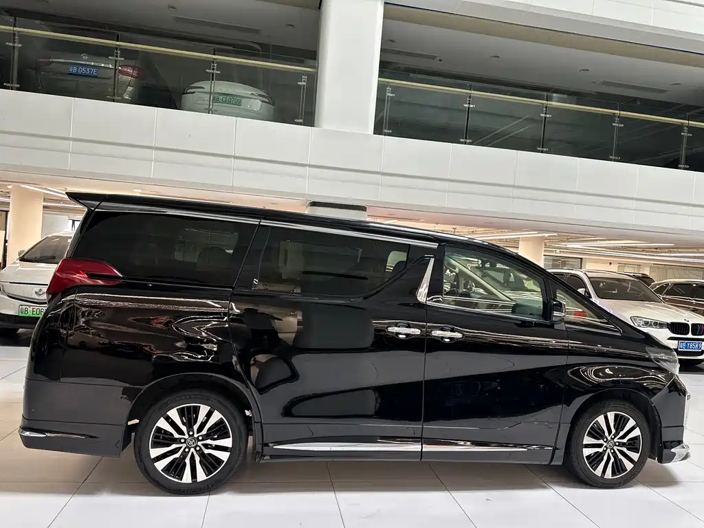 Toyota Alphard 2017 — фото 3