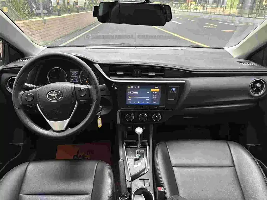 Toyota Corolla 2018 — фото 8